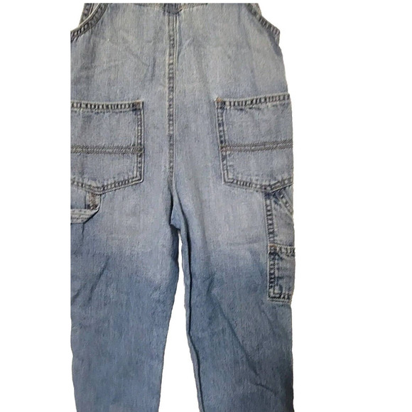 OshKosh B’Gosh Demim Bib Overalls Kids Size 4T Light Wash Embroidered Logo Patch - Picture 5 of 9